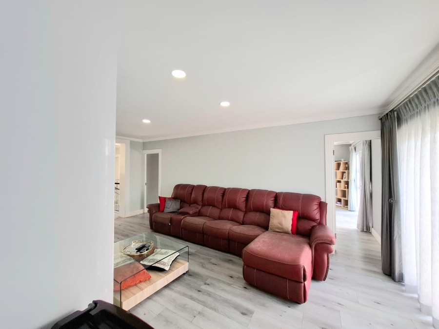 6 Bedroom Property for Sale in Beacon Bay Eastern Cape